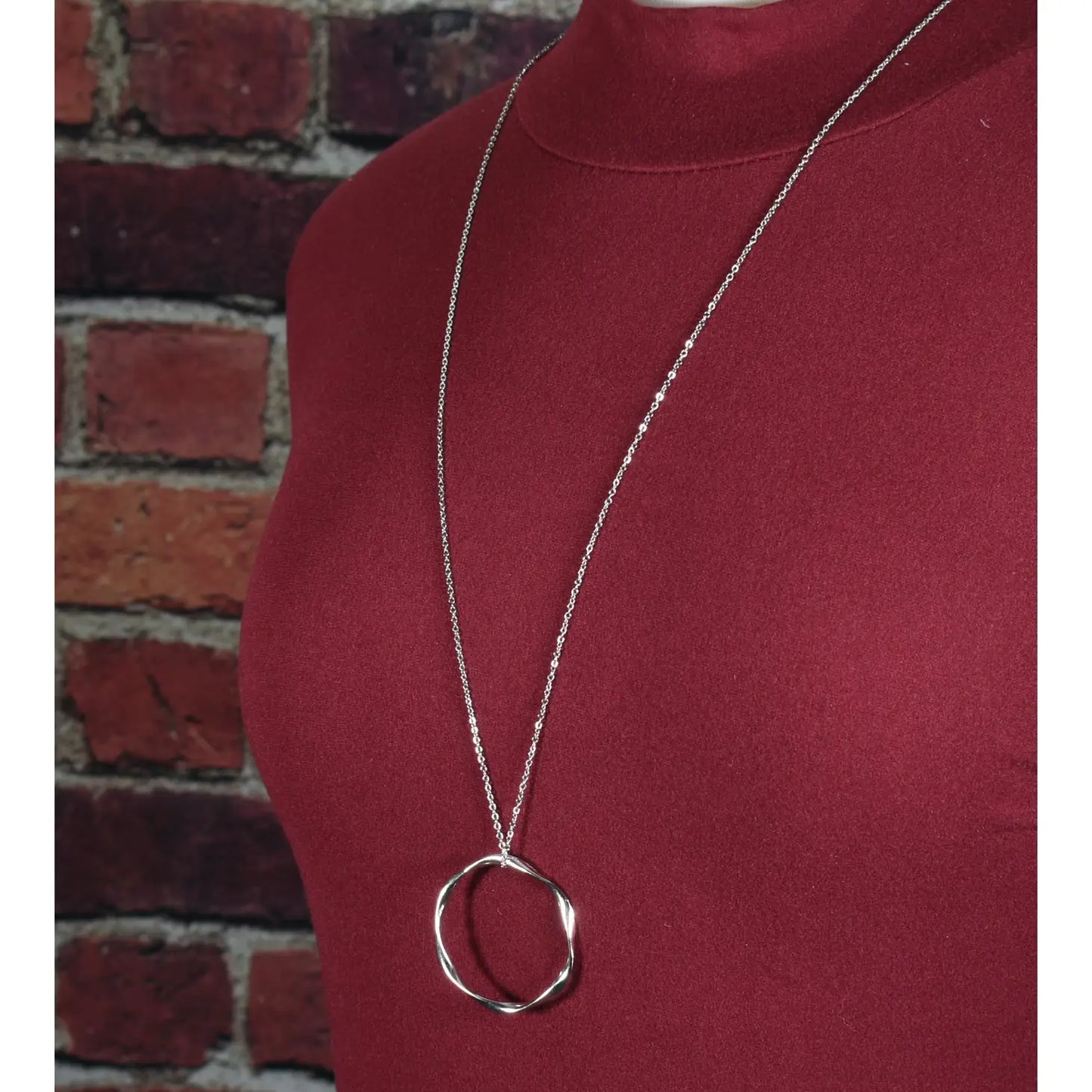 42mm Twisted Silver Circle 32” Stainless Steel Chain.